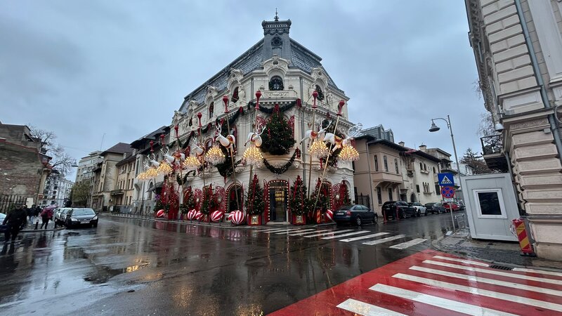 Romana, Piata Amzei, Calea Victoriei, mansarda, pret 105.000 Euro.